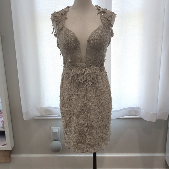 Alberto Makali Textured Beige Mini Dress - Picture 1 of 2
